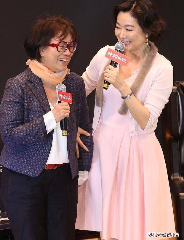 减龄10岁穿白色连衣裙完全没有大妈味开元ky棋牌69岁林青霞剪了超短发(图2) 减龄10岁穿白色连衣裙完全没有大妈味开元ky棋牌69岁林青霞剪了超短发(图2)