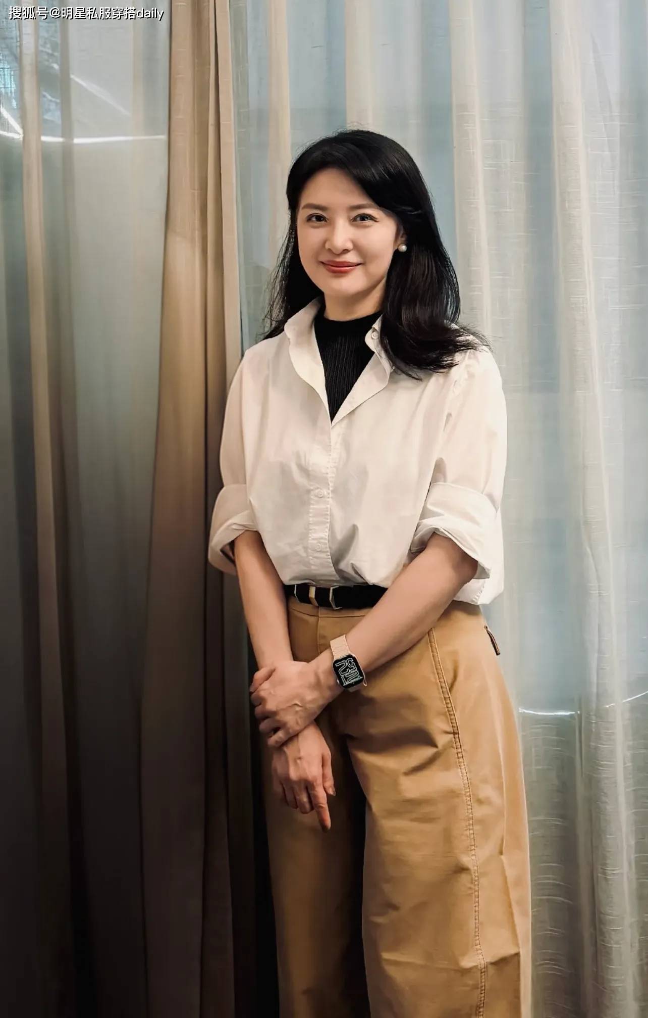 ”:衬衫+针织衫+卡其裤时髦又显贵!开元棋牌57岁周涛带火了“知性叠穿(图3) ”:衬衫+针织衫+卡其裤时髦又显贵!开元棋牌57岁周涛带火了“知性叠穿(图3)