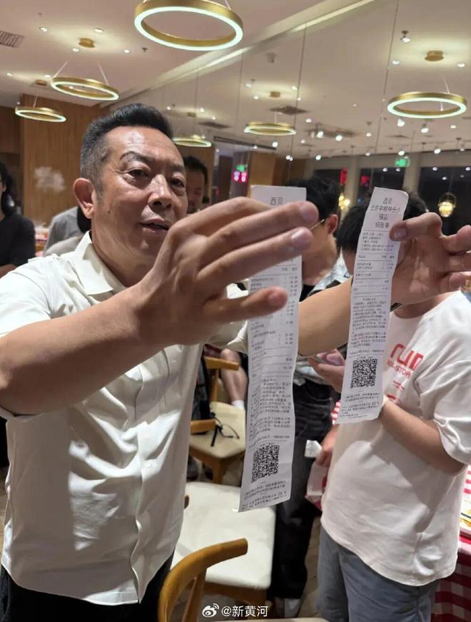 后一小时却说“恶心”明天起全国所有门店上线“罗永浩菜单”开元棋牌app西贝创始人：罗永浩方结账时攒了会员积分走(图2)