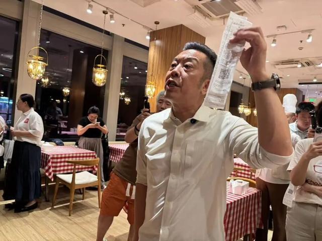 后一小时却说“恶心”明天起全国所有门店上线“罗永浩菜单”开元棋牌app西贝创始人：罗永浩方结账时攒了会员积分走(图5)