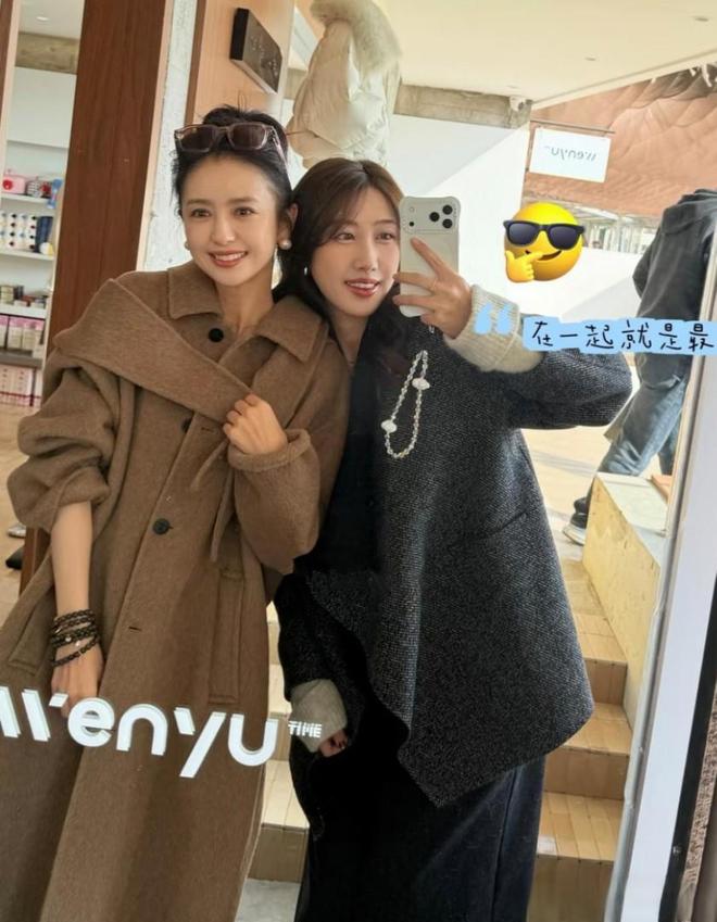 色大衣”不管是多大 分分钟穿出气质感ky开元棋牌42岁佟丽娅又带火“棕(图6)