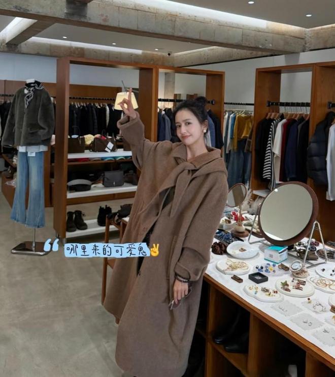 色大衣”不管是多大 分分钟穿出气质感ky开元棋牌42岁佟丽娅又带火“棕(图2)