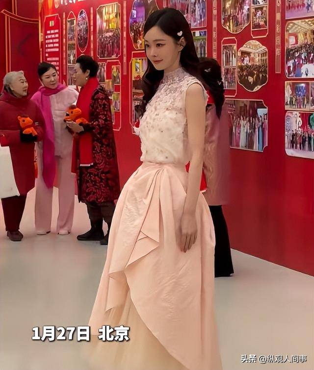 岁陈凯丽结伴像同龄人许娣李明启蹲地聊开元ky棋牌北京这一天沈腾和大17(图4) 岁陈凯丽结伴像同龄人许娣李明启蹲地聊开元ky棋牌北京这一天沈腾和大17(图4)