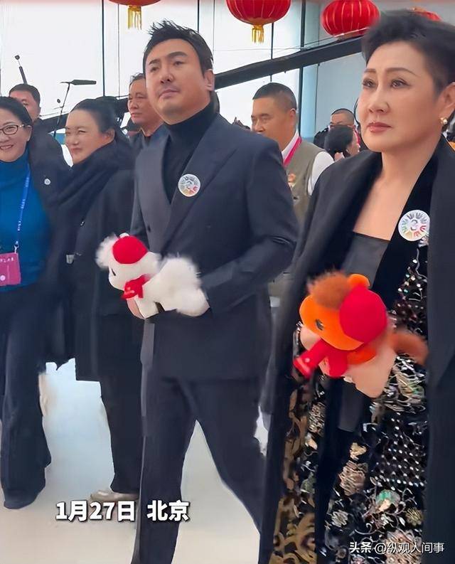 岁陈凯丽结伴像同龄人许娣李明启蹲地聊开元ky棋牌北京这一天沈腾和大17(图7) 岁陈凯丽结伴像同龄人许娣李明启蹲地聊开元ky棋牌北京这一天沈腾和大17(图7)