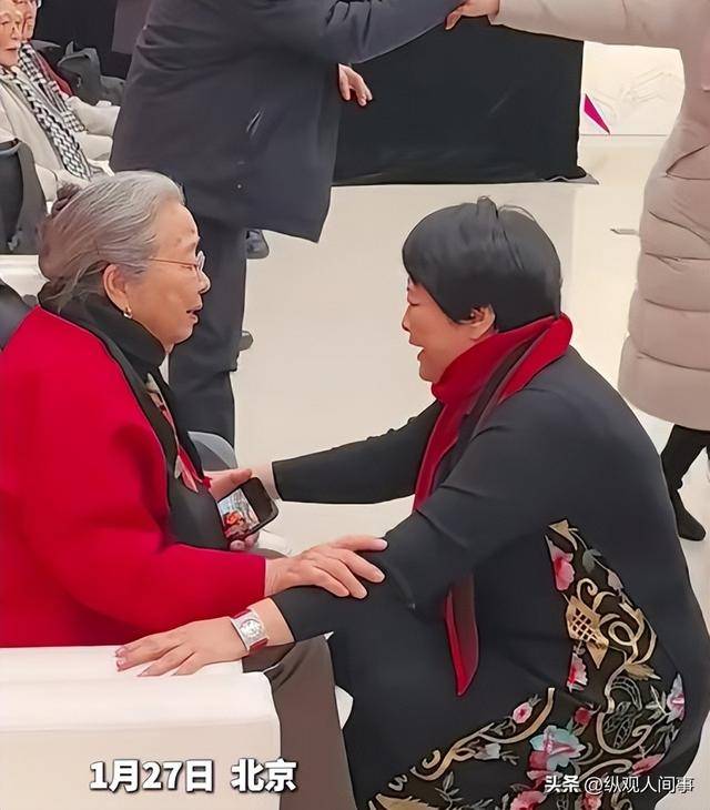 岁陈凯丽结伴像同龄人许娣李明启蹲地聊开元ky棋牌北京这一天沈腾和大17(图9) 岁陈凯丽结伴像同龄人许娣李明启蹲地聊开元ky棋牌北京这一天沈腾和大17(图9)